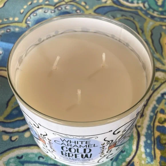NWT Bath & Body Works White Caramel Cold Brew Large 14.5 ounce 3 wick candle. - Picture 2 of 3